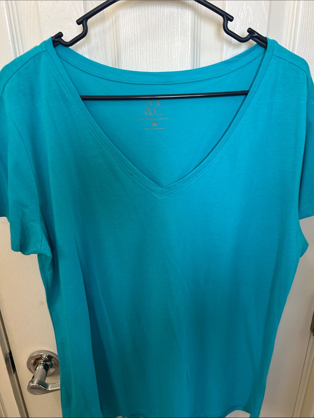 New York & Company Teal V-Neck Short Sleeve Tee